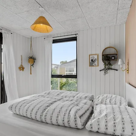 4 Bedroom Gorgeous In * Sjølund