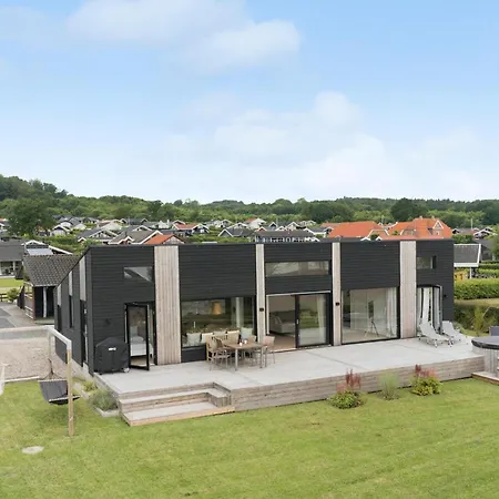 4 Bedroom Gorgeous In Sjølund