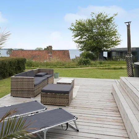 4 Bedroom Gorgeous In Holiday home *