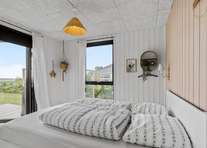 4 Bedroom Gorgeous In * Sjolund